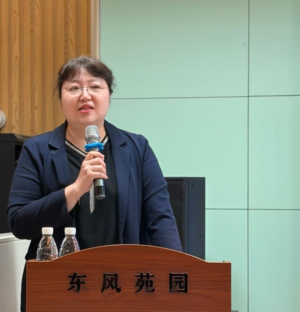 徐飞燕科长.jpg