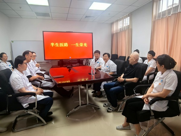 半生医路  一生荣光　——三十余载从医守初心 薪火相传启新程